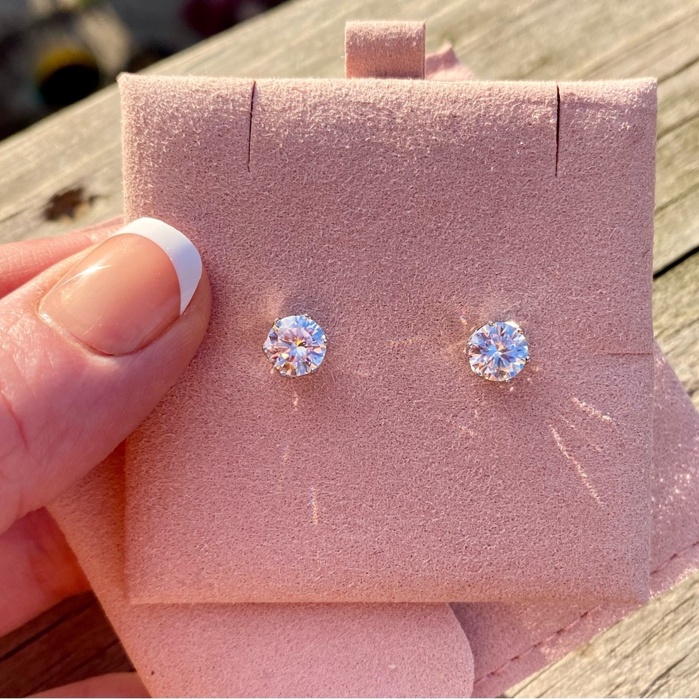 2ct Moissanite earrings 1 carat each VVS luxury quality retail $795 GRA